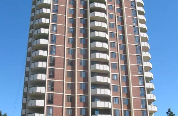 Exterior image of the Bayview Towers 1 in Toronto