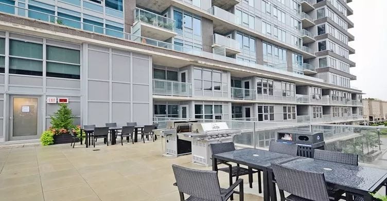 Exterior image of the Bliss Lofts in Toronto
