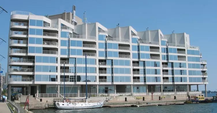 Exterior image of the Harbour Terrace in Toronto