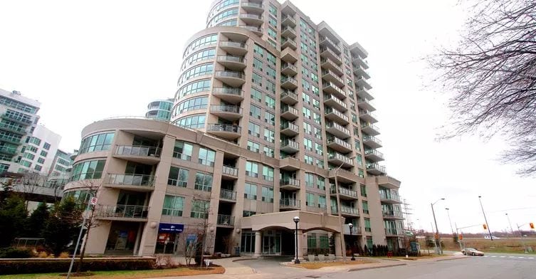 Exterior image of the Nevis in Toronto