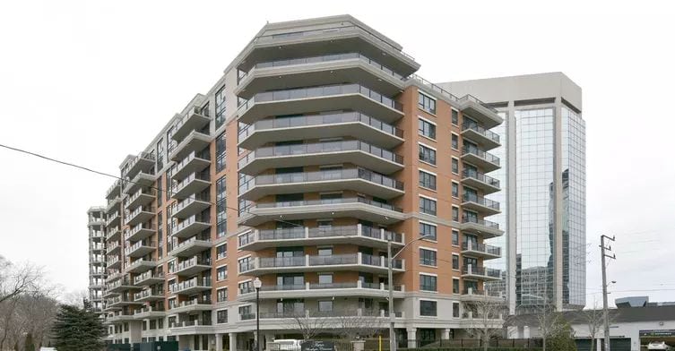 Exterior image of the Town and Country II in Toronto