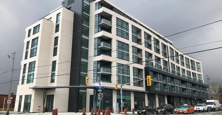 Exterior image of the Visto Condominium in Toronto