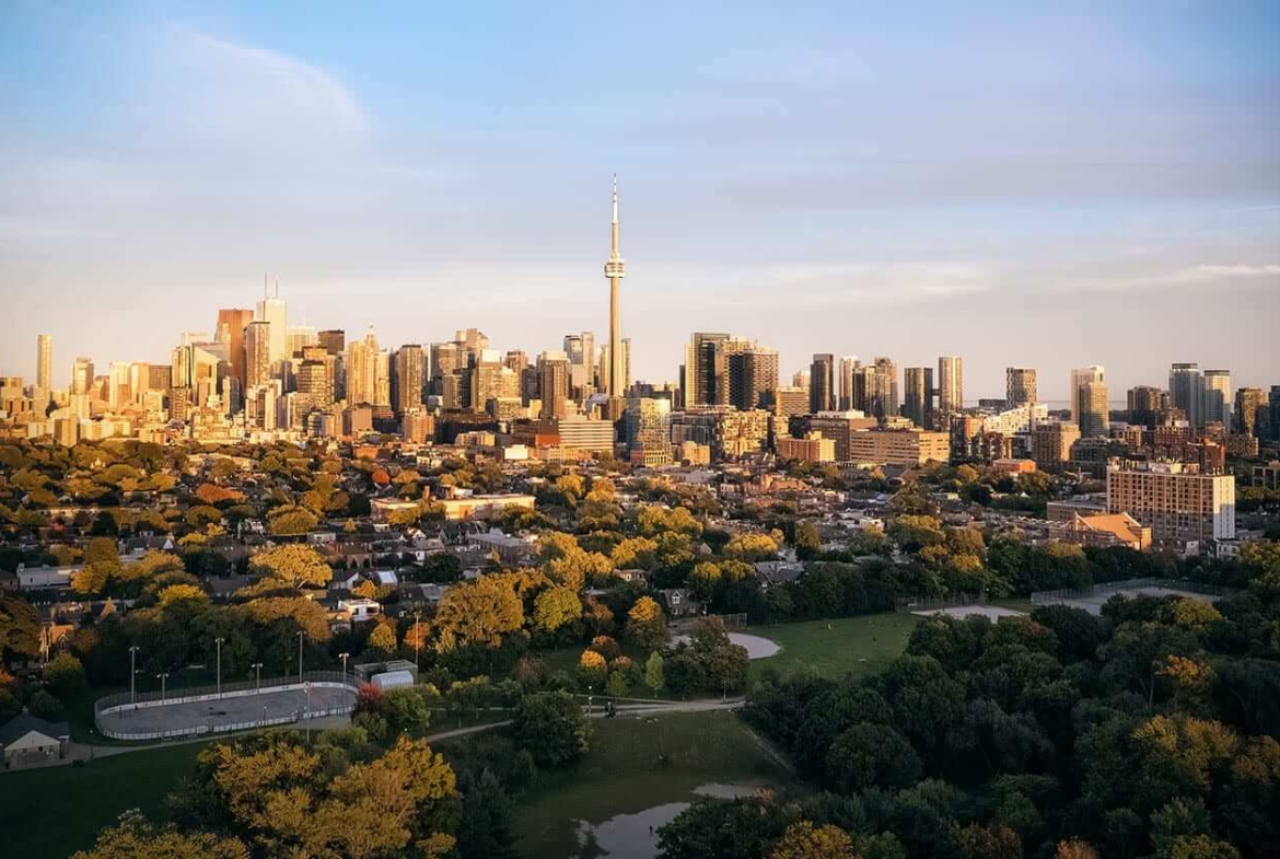 Rendering of Reside on Richmond exterior aerial of Toronto's skyline